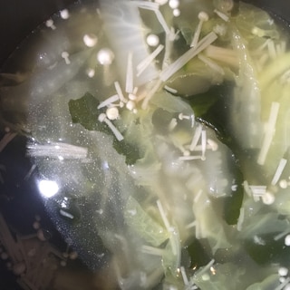 白菜ときゅうりとわかめとえのきのスープ